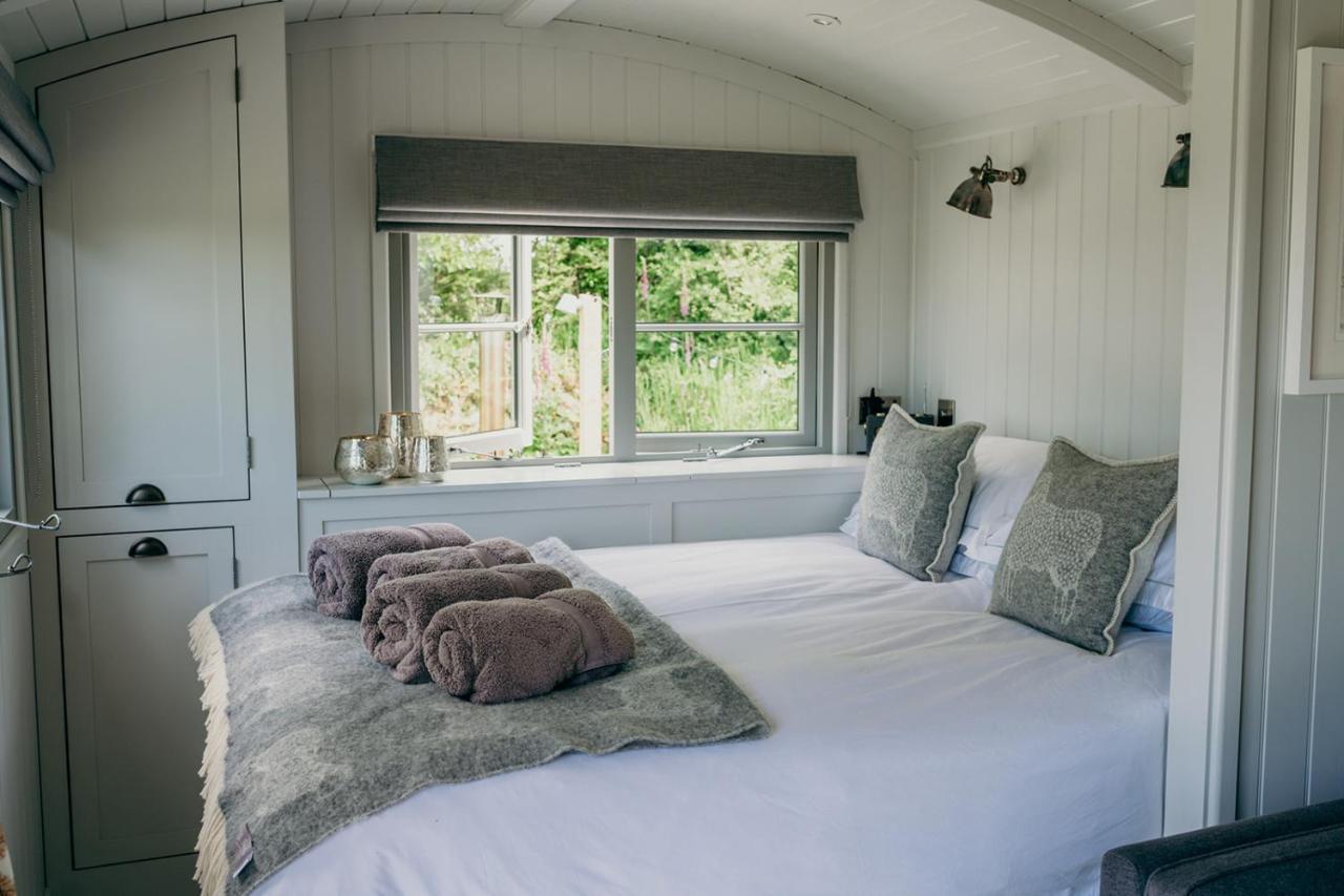 Blatchford Briar - Award Winning Private Shephards Huts With Their Own Secluded Hot Tubs Milton Abbot Экстерьер фото